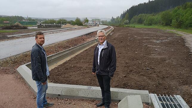 Sobald hier Pflanzen wachsen, fallen die Beton- und Metallelemente des Kleintierleitsystems nicht mehr so ins Auge: Andreas Oder, ...