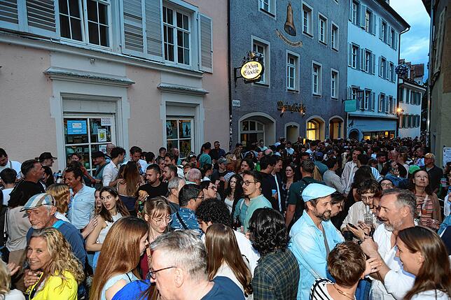 Bild 6: Zum zweiten Gassenfreitag kommen wieder viele Konstanzer in die Niederburg