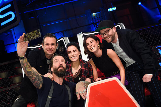 Von links: Sascha Vollmer, Alec Völkel, Stefanie Kloß, Lena Meyer-Landrut und Mark Forster, Jury der Sendung, machen während eines ...