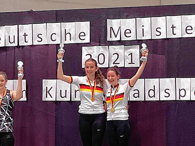 Deutsche Meister: Anna-Sophia von Schneyder (links) und Anika Papok vom RV Lottstetten wurden in Amorbach bereits zum vierten Mal ...
