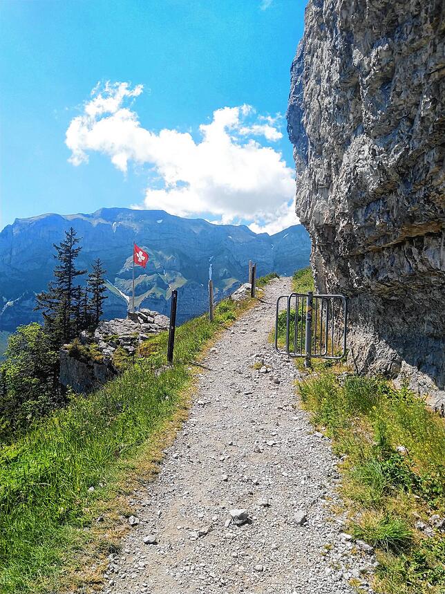 Bild 10: Normalerweise überrennen Touristen das Berggasthaus Aescher, doch wie sieht es dort jetzt aus? Wir nehmen Sie mit auf eine Wanderung