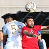 Im Bezirksligaduell setzte sich in der vergangenen Saison der TSV Konstanz (rechts Serkan Caliskan) gegen den TSV Singen (links Burak ...