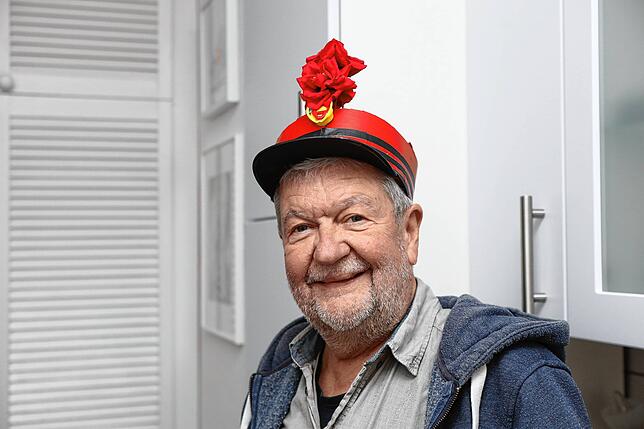 Diesen Hut trug Heizmann bei einem seiner ersten Auftritte – für den SÜDKURIER-Fotografen setzt er ihn nochmal auf.
