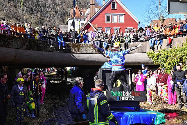 Bild 16: Die besten Bilder der Schramberger Bachnafahrt am Rosenmontag