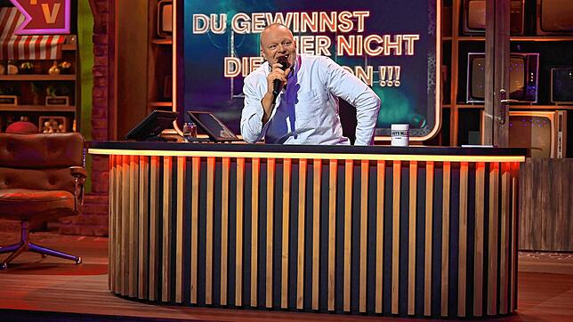 Stefan Raab feierte mit der brandneuen Quiz- und Competition-Show #DGHNDMBSR “Du gewinnst hier nicht die Million bei Stefan Raab„ sein ...