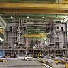September 2018: In der Hamburger Werft Pella Sietas beginnen die Arbeiten am Schiffsrumpf für die neue Fähre. In Fussach, Vorarlberg, ...
