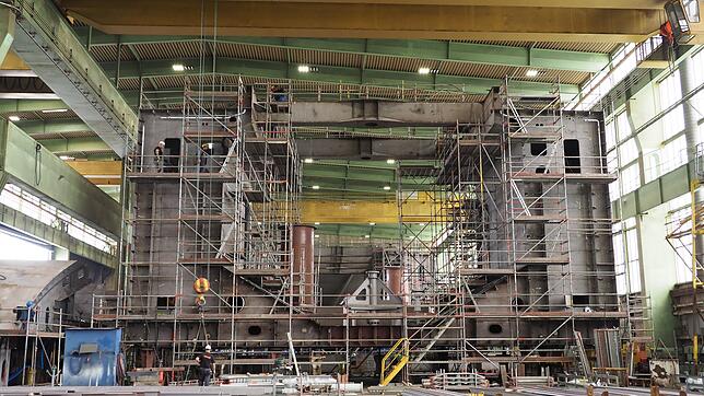 September 2018: In der Hamburger Werft Pella Sietas beginnen die Arbeiten am Schiffsrumpf für die neue Fähre. In Fussach, Vorarlberg, ...