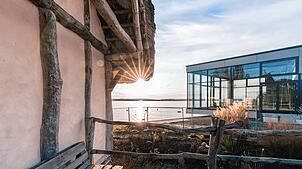 Saunagänge sind nicht mehr nur im Saunabereich möglich. Etwa in einem der Pfahlbauhäuschen. Im Thermenbereich entsteht eine Textilsauna.