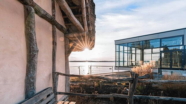 Saunagänge sind nicht mehr nur im Saunabereich möglich. Etwa in einem der Pfahlbauhäuschen. Im Thermenbereich entsteht eine Textilsauna.