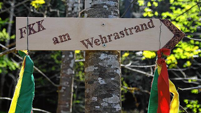 Hier geht es entlang zum neuen Todtmooser FKK-Strand. Wirklich?