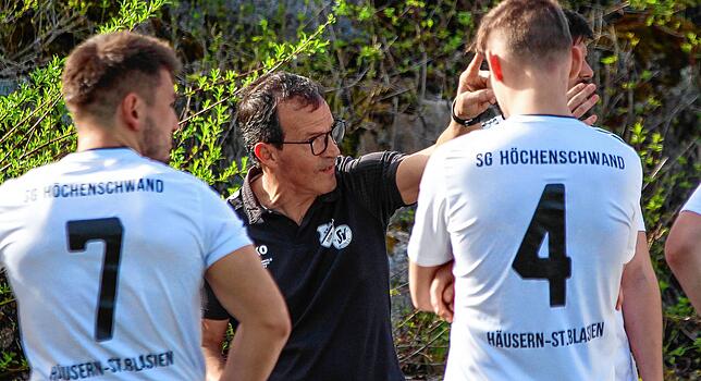 Trainer Giuseppe Pavano (SG Höchenschwand): „Um den Ligaverbleib, verbunden mit einem einstelligen Tabellenplatz, zu erreichen, haben ...