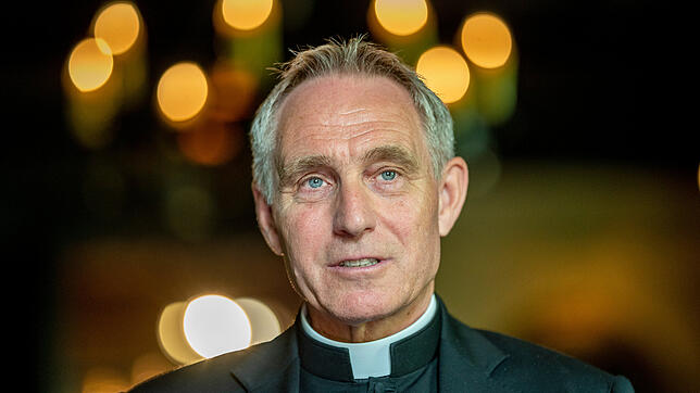 Bild : Hüfingen: Der frühere Papst-Sekretär Georg Gänswein kommt