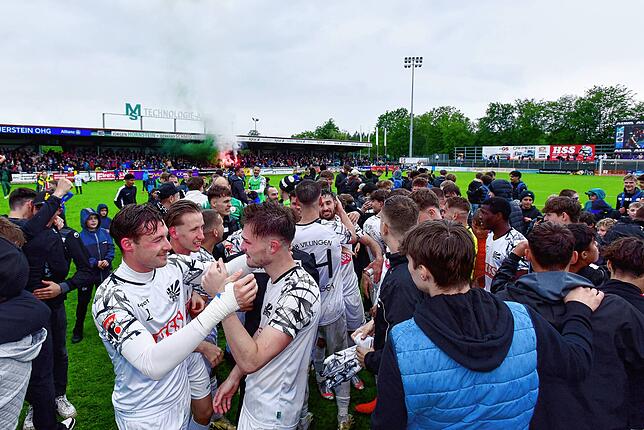 Bild 8: Unsere Bildergalerie vom packenden Oberliga-Duell zwischen dem FC 08 Villingen und CFR Pforzheim