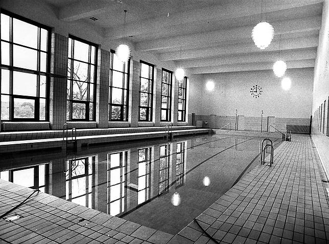 Bild 3: Ein &bdquo;Bollwerk des Deutschtums&ldquo;? Ab 1935 entsteht in Konstanz das erste Hallenbad am Bodensee