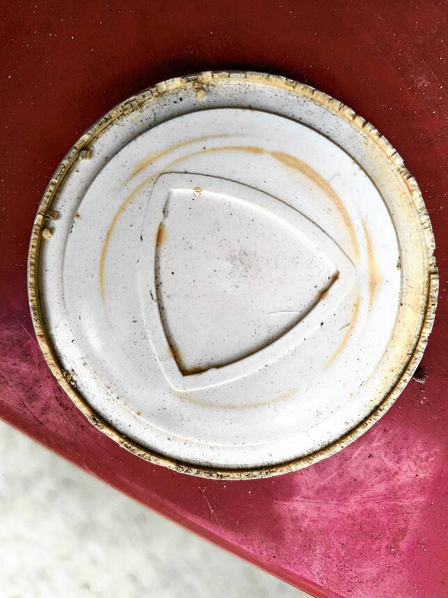 Auf den Rotationskolben waren die Neckarsulmer besonders stolz: Das Kreiskolben-Motiv ziert auch den Tankdeckel des NSU.