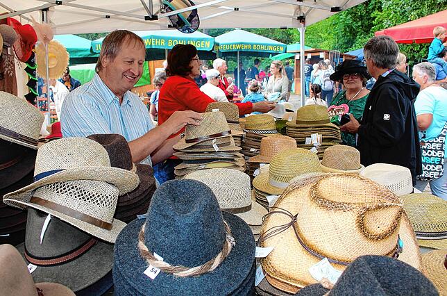 Bild 5: Festgottesdienst und Historische Marktgasse an der Sichelhenke in Bohlingen