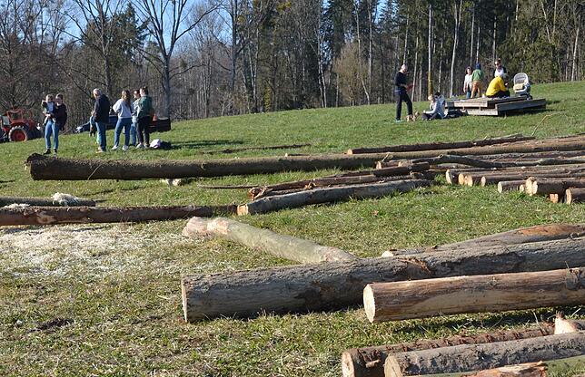 Bild 16: Erste Bilder vom Funken-Aufbau auf der Markdorfer Panzerwiese – So entsteht das Spektakel!
