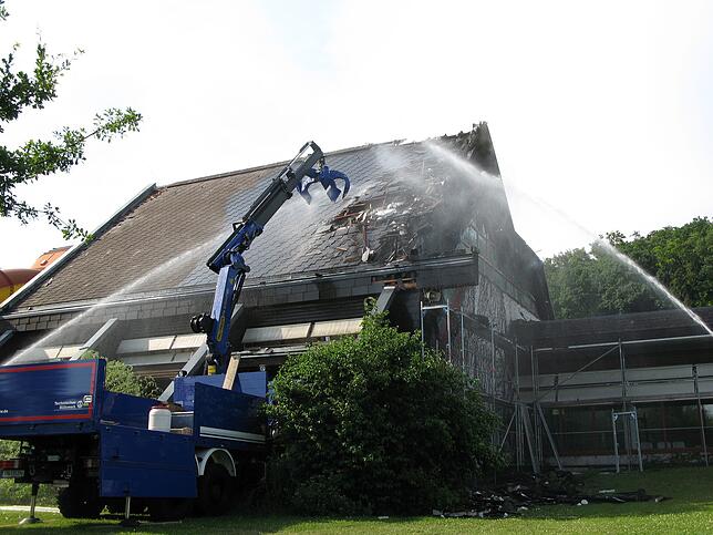Bild 4: Vor fünf Jahren brannte das Schwaketenbad nieder. Diese Bilder werden viele Konstanzer niemals vergessen.