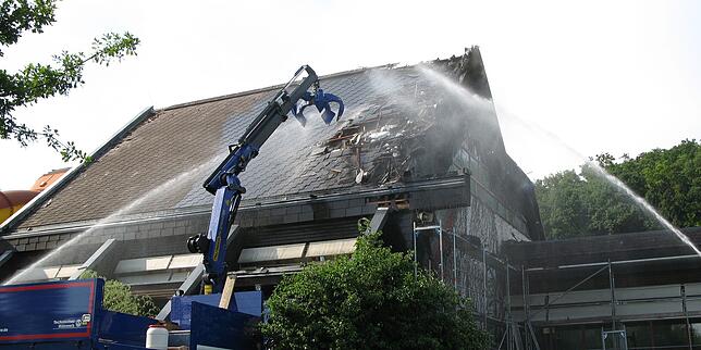 Bild 4: 2015 brannte das Schwaketenbad in Konstanz nieder. Diese Bilder werden Konstanzer nie vergessen