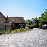 0,1 Hektar, in öffentlichem Besitz, 14 Wohnungen im mittleren Segment, noch nicht begonnen, Planung aber abgeschlossen.