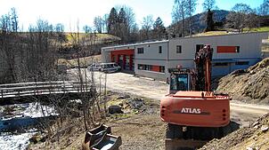 Am neuen Gerätehaus der Bernauer Feuerwehr stehen Arbeiten an den Außenanlagen an. Der Gemeinderat entschied sich für die günstigere ...