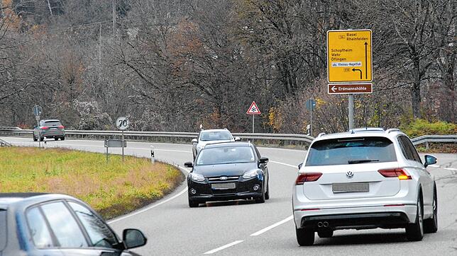 Rund 250 Meter vor der B34-Kreuzung zur B518 wird die Geschwindigkeitsbegrenzung aufgehoben.