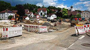 Die Bauarbeiten für den Kreisverkehr dauern voraussichtlich bis Ende November. Die Ortsdurchfahrt in Krauchenwies, ein Teil der ...