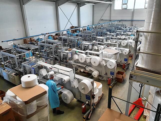 Bild 6: FFP2-Masken made in Schwenningen: Ein Blick in die Produktionshallen des Maskenherstellers Univent Medical