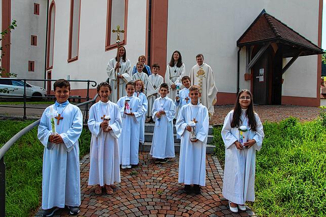 Acht Kinder haben ihre Erstkommunion in der Kirche St. Johannes der Täufer gefeiert. Die Kommunion der Kinder aus Horheim und Schwerzen ...