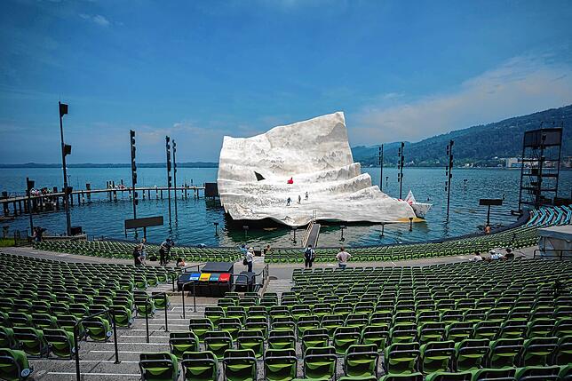 Blick auf die Seebühne am Nachmittag vor der Premiere.