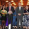 Der glückliche Gewinner Frank Harsch (zweiter von links) mit seiner Partnerin Thanaporn Reihle (links). Daneben der unterlegene Tim ...