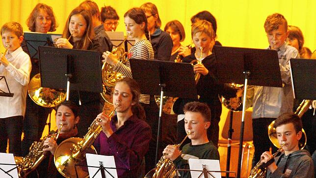 Ein anspruchsvolles Programm mit großer musikalischer Bandbreite bot das Abschlusskonzert der Todtmooser Hornkurse in der Wehratalhalle ...