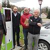 Michael Thater, Nils Hoesch, Georg Freidel und Clemens Thoma (von links) haben die zweite öffentliche Ladesäule in Wehr in Betrieb genommen.