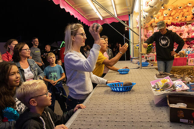 Der letzte Abend der Chilbi war sehr gut besucht. Tausende Besucher nutzten die Gelegenheit, um dich von den Fahrgeschäften ...