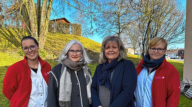 Das Leitungsteam des Pflegebereichs Stockach der Sozialstation Bodensee im Jubiläumsjahr (von links): Monja Kiewitt, Petra Meier-Hänert, ...