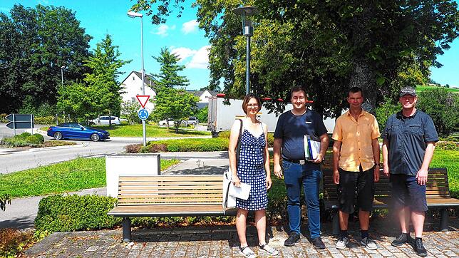 Sie informierten zu den bevorstehenden Straßenbelagsarbeiten in der Marktstraße: die Tengener Bauamtsleiterin Petra Fritsch, ...