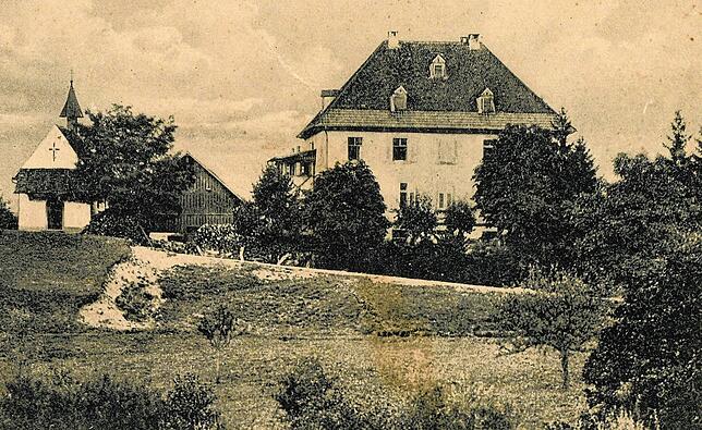 Das Wehrer Krankenhaus vor dem 1. Weltkrieg: In seinen Anfängen diente es als Armenhaus, das von Ignatz Beck geleitet wurde. Links die ...