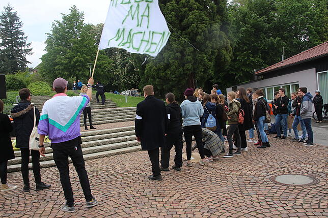 Mai 2019: Ausnahmsweise mal nicht an einem Freitag macht eine kleinere Gruppe von Aktivisten im Umfeld der Maritimen Konferenz im ...