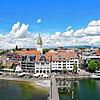 Vom Moleturm aus liegt dem Besucher die Stadt Friedrichshafen zu Füßen. Malerisch ist fast alles in der Zeppelinstadt.