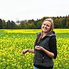 Stefanie Fahr aus Gottmadingen vereint Landwirtschaft und Technik: Mit modernster Technik und in unterschiedlichen Farben blühenden ...
