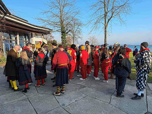 Bild 14: Nach dem Umzug wird kräftig weiter gefeiert