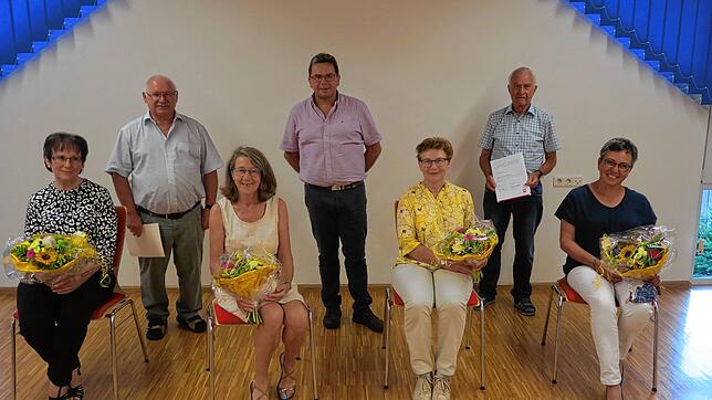 Die Gesellschafterversammlung der Sozialstation Klettgau-Rheintal stellte ein erfreuliches Ergebnis für das Jahr 2019 fest (Stehend, von ...