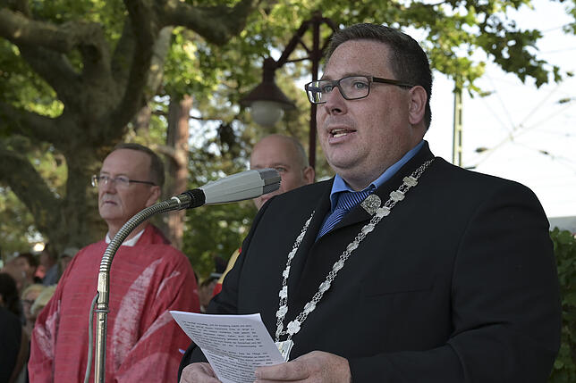 Ebenfalls eine Premiere: Bürgermeister Patrick Krauss bei seiner Begrüßungsrede am Radolfzeller Ufer.