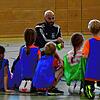 Sport mit den &bdquo;streetskickers39&ldquo;: Jan Hebding begrüßt Zweitklässler der Fridolinschule in Lörrach-Stetten.