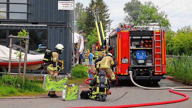 Im Bereich der Claude-Dornier-Straße im Konstanzer Industriegebiet ist es Mittwochmittag, 15. Mai, zu einem Großbrand in einer ...