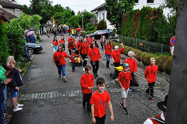 Bild 11: Der Pfingstmusikfest Jubiläumszug zum 100 Jährigen Bestehen in Leimbach – die schönsten Bilder