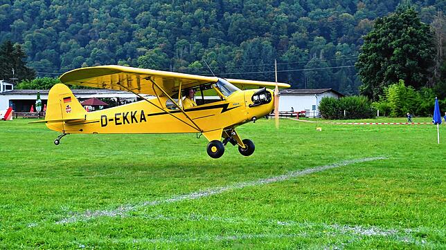 Präzision gefragt: Im Idealfall setzt das Fahrwerk auf einem drei Meter langen Feld auf. Bilder: Martin Eckert