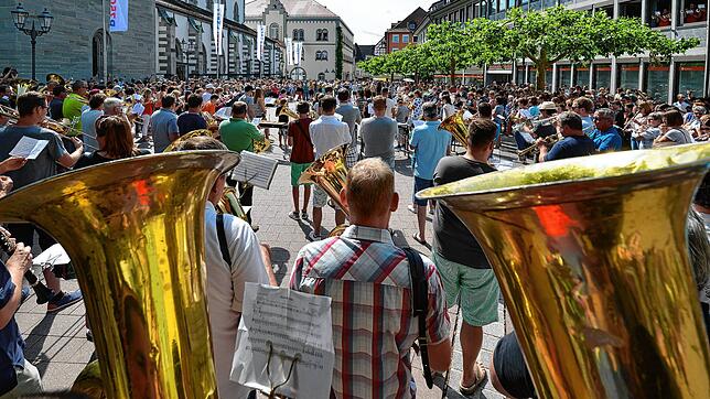 Blasmusik ist in Radolfzell immer wieder präsent, etwa bei einem Flashmob mit rund 340 Musikern vor einigen Jahren.