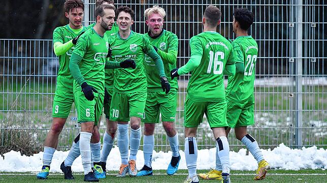 Jubel bei der DJK Donaueschingen, die im Kellerderby gegen den VfR Hausen mit 2:1 die Oberhand behielt.