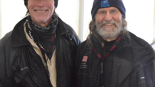 Peter Hermann (rechts) und Douglas Scherrinsky kommen aus den USA. "Drachenbaby" nennt das Team seinen Entwurf, den es bis Sonntag ...